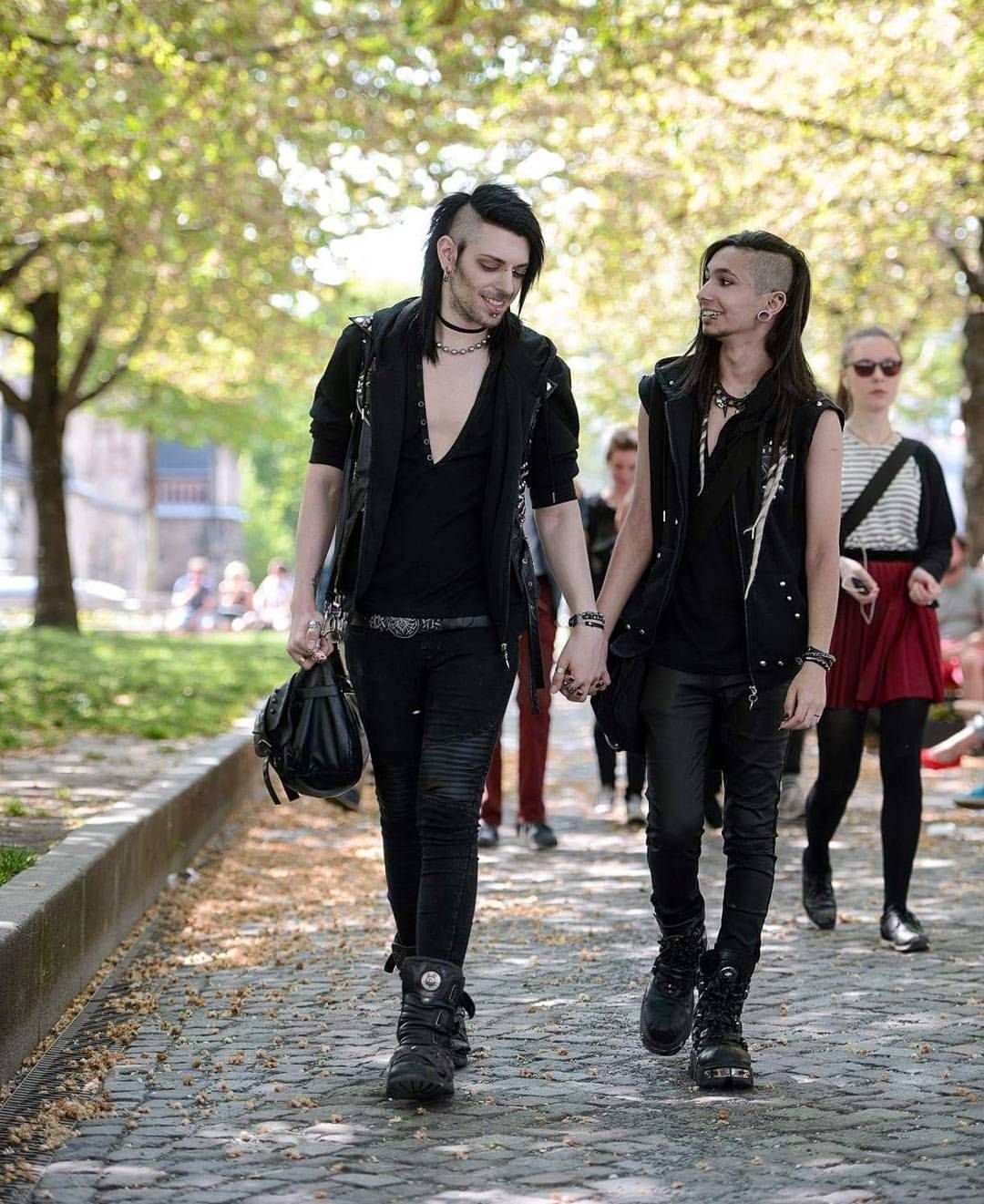 Готы панки парень