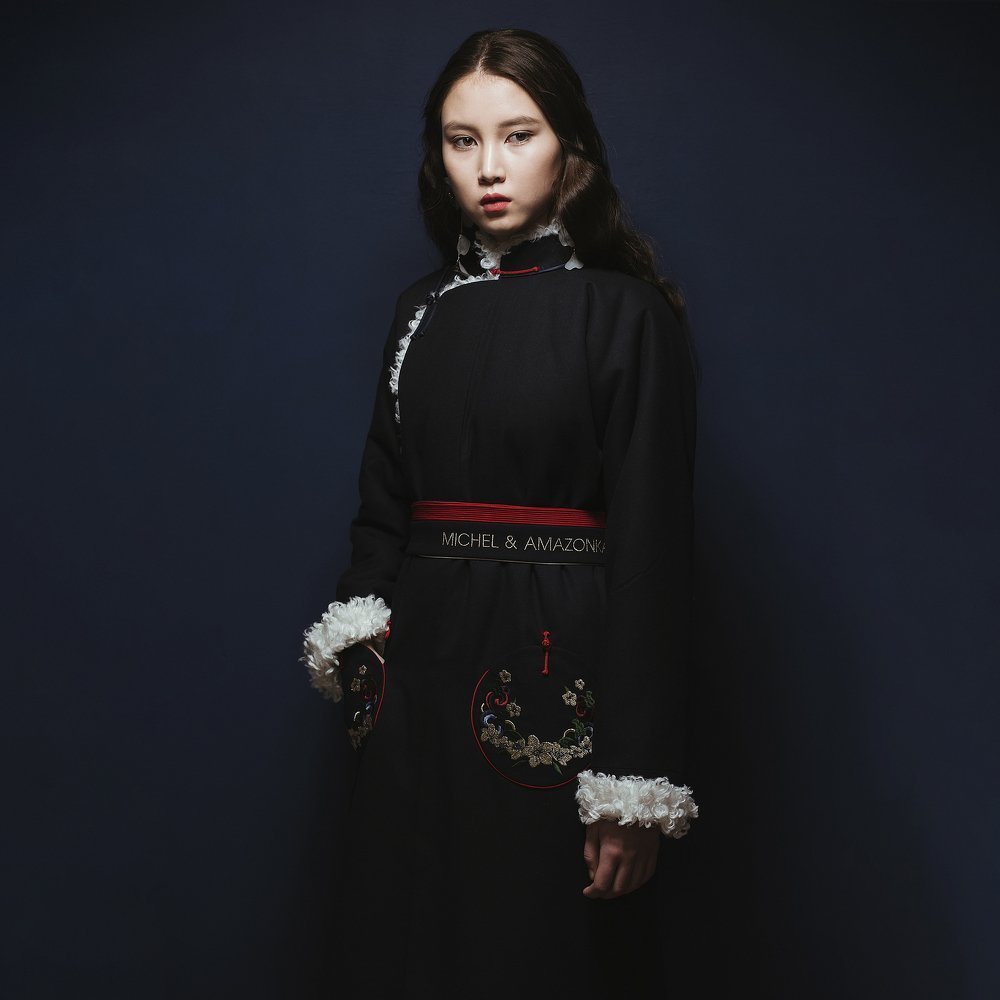 Пальто в монгольском стиле