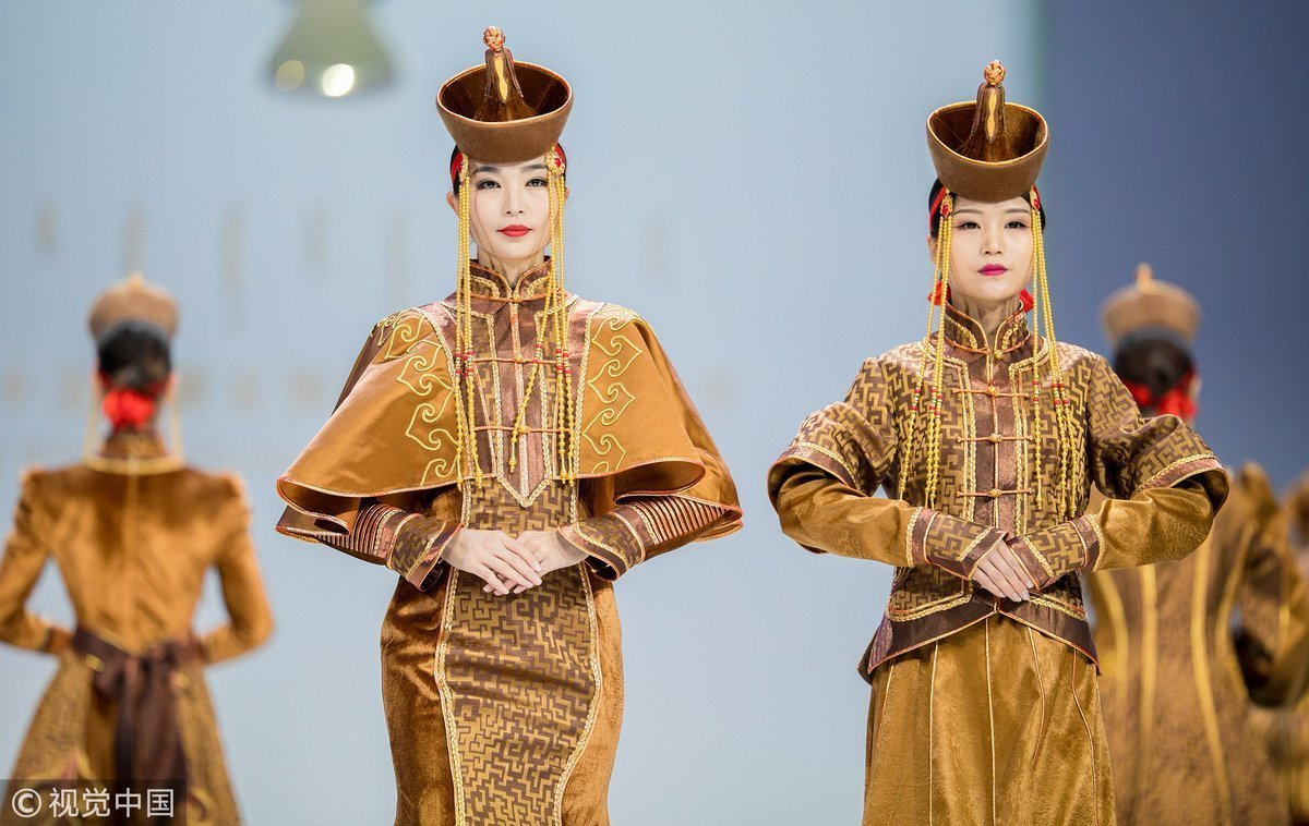 Стилизованные монголо бурятская одежда