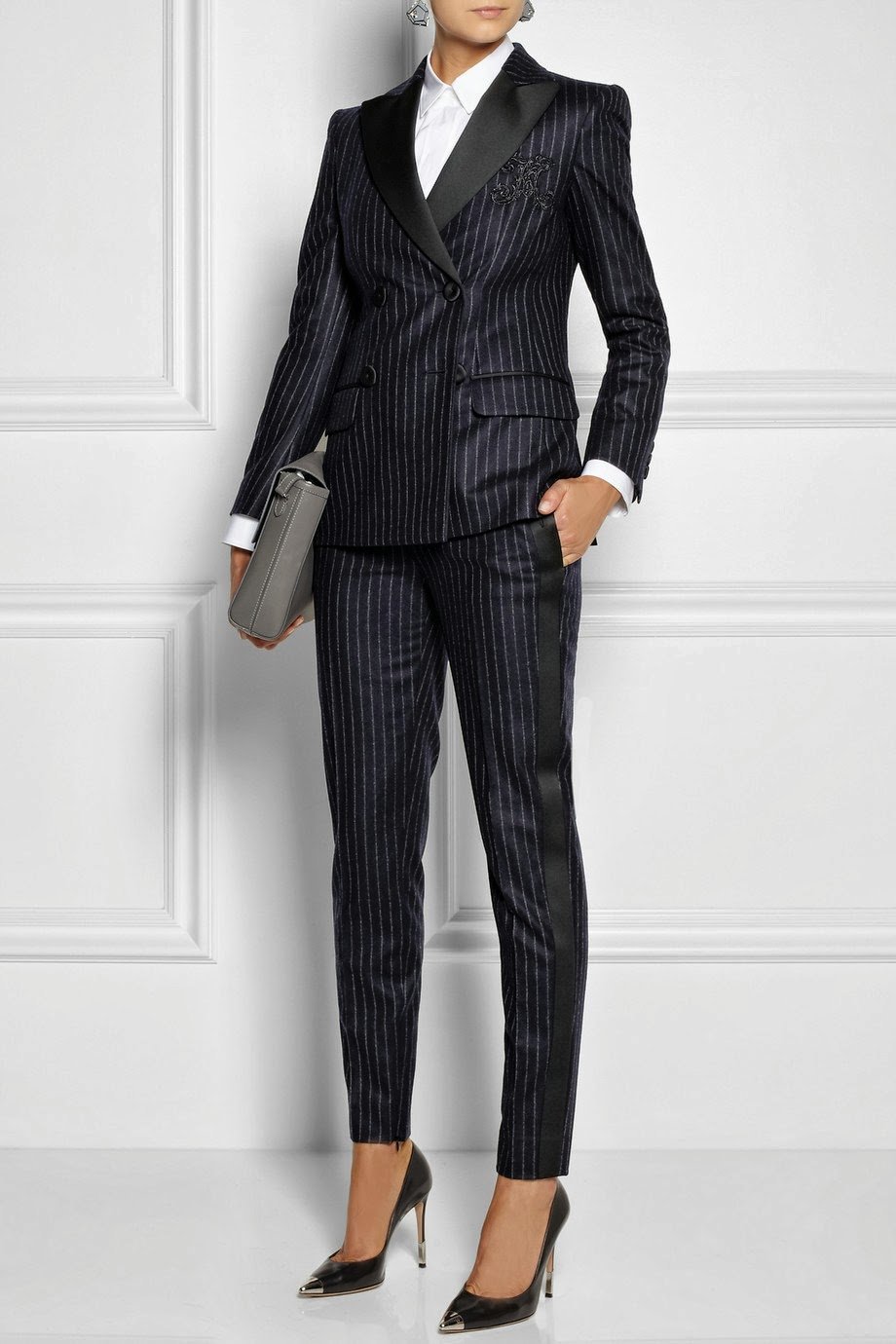 Женский деловой костюм в полоску