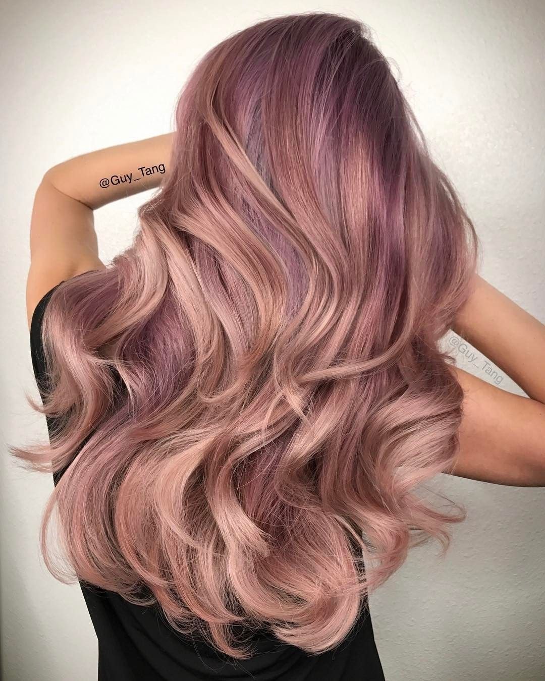 Бежево-розовый цвет волос