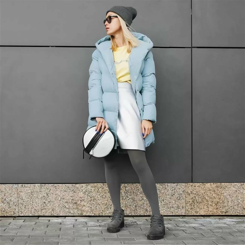 Пуховик голубой объемный женский