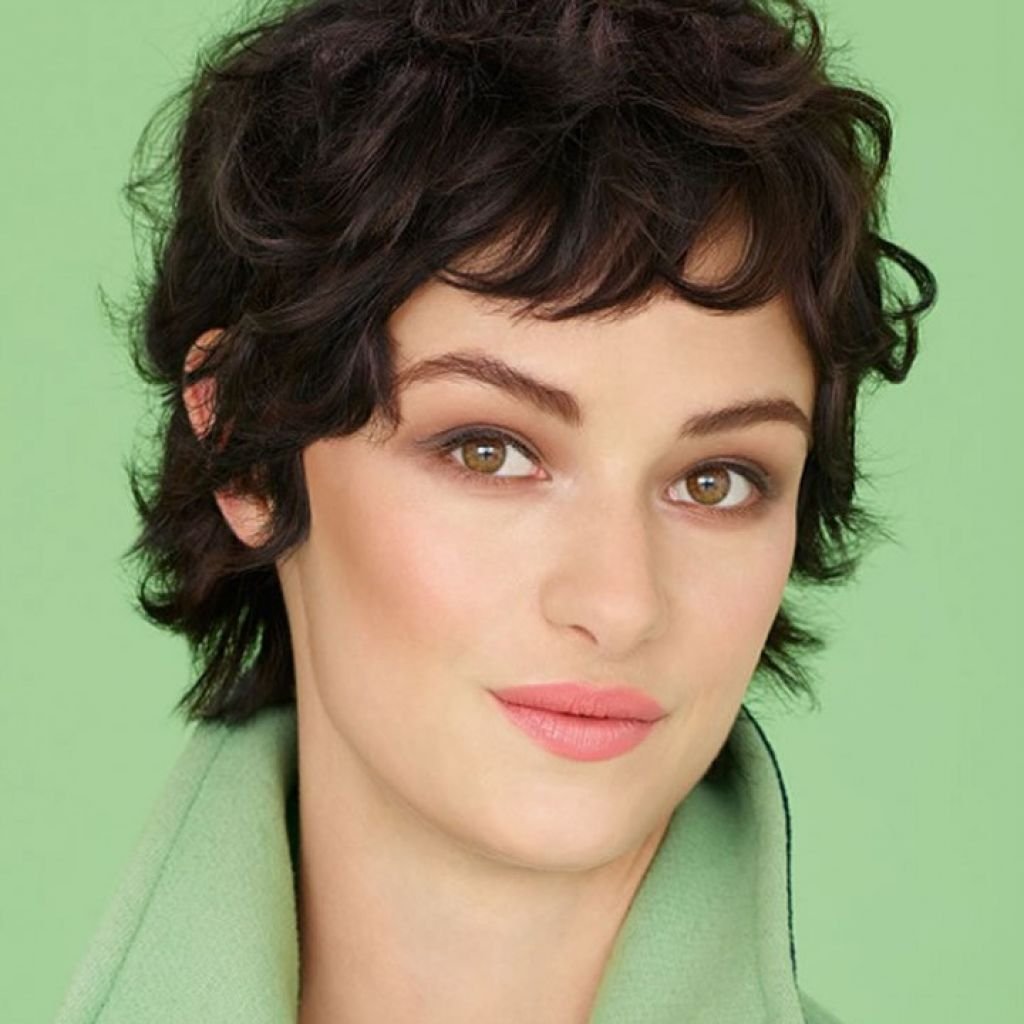 Короткие стрижки на кудрявые волосы