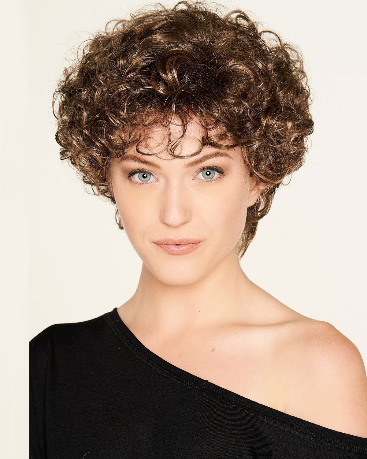 Стрижка Боб Гарсон на кудрявые волосы