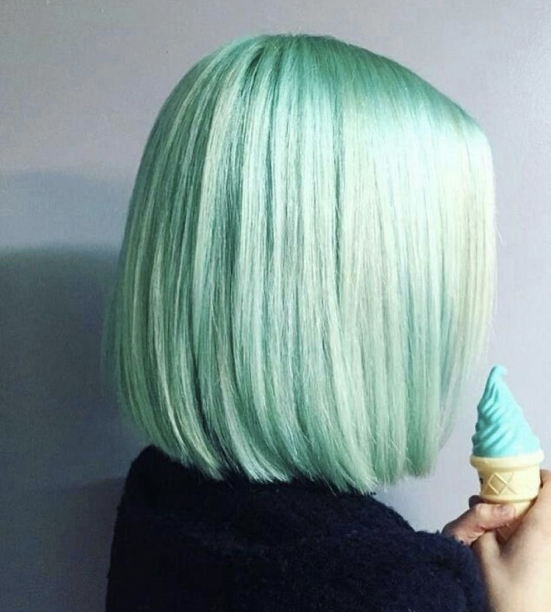 Паст5льно зеленые волосы