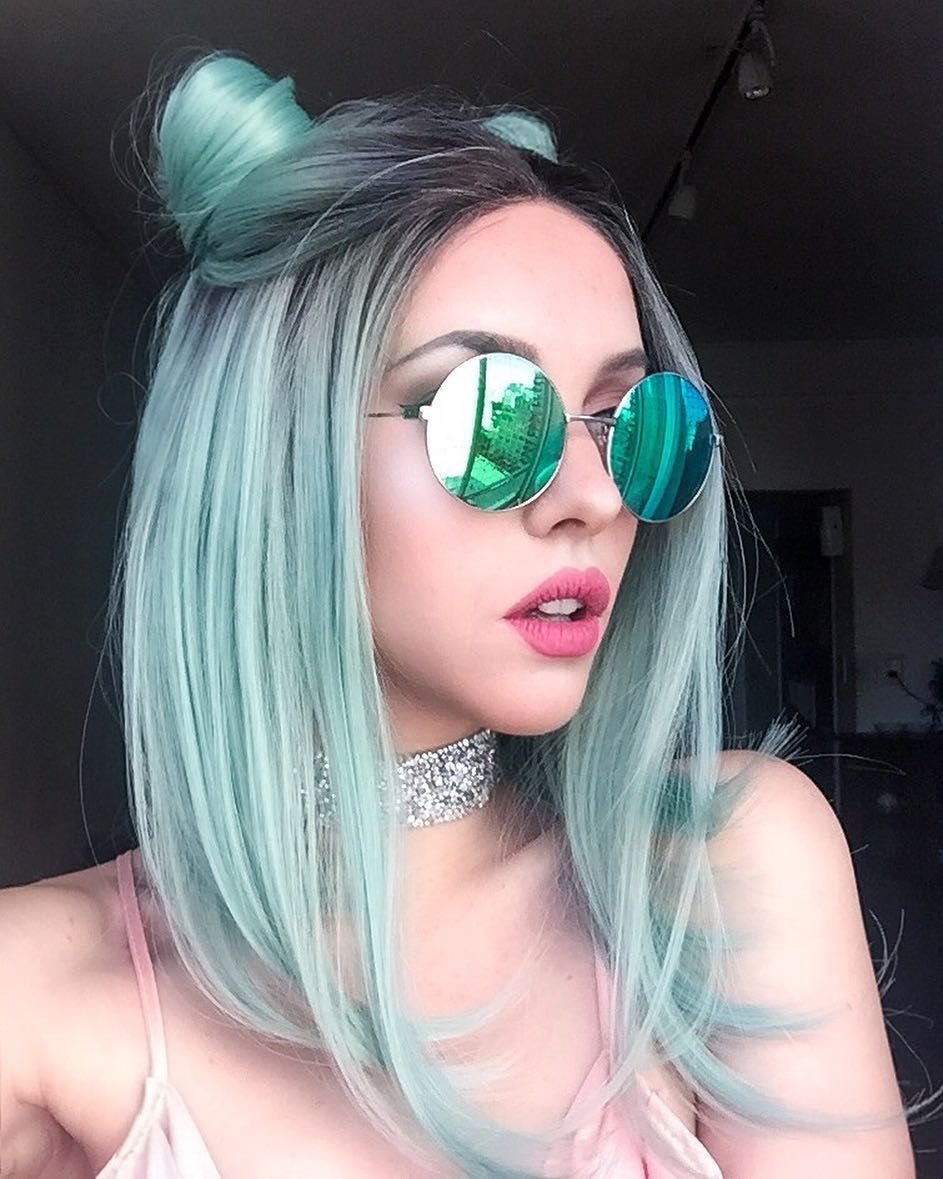 Мятно зелёные волосы