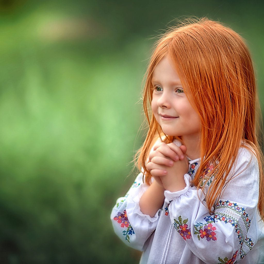 Рыжеволосые дети улыбаются