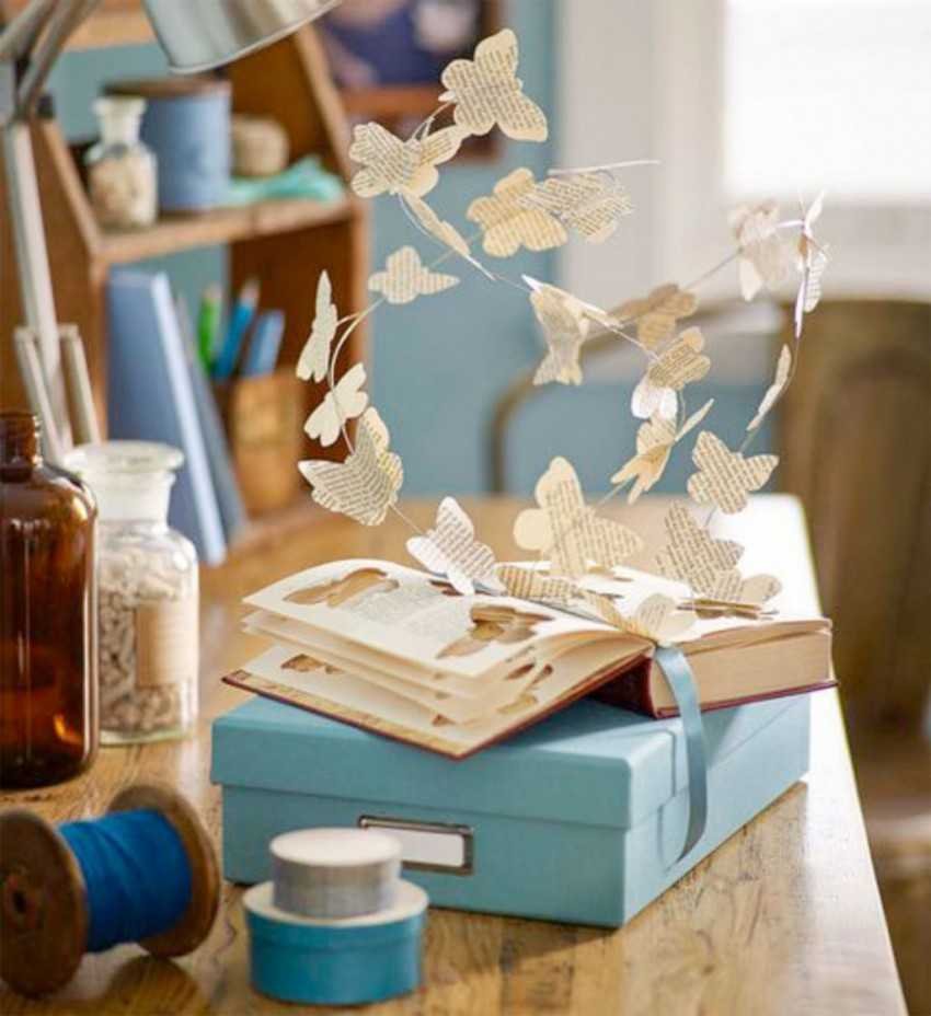 Декор из старых книг