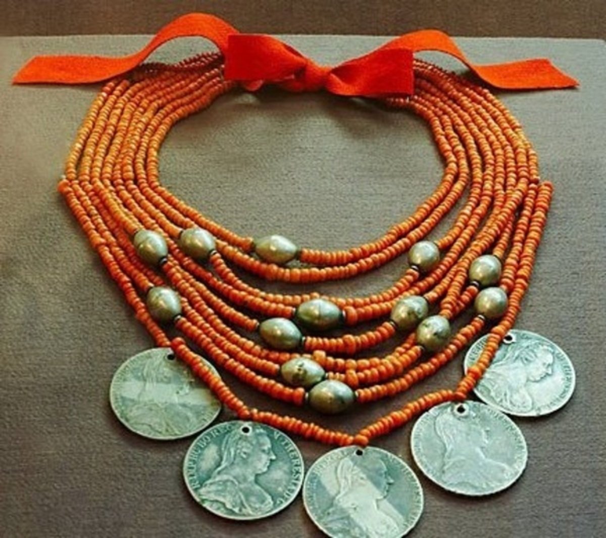 Украшения древней Руси монисто