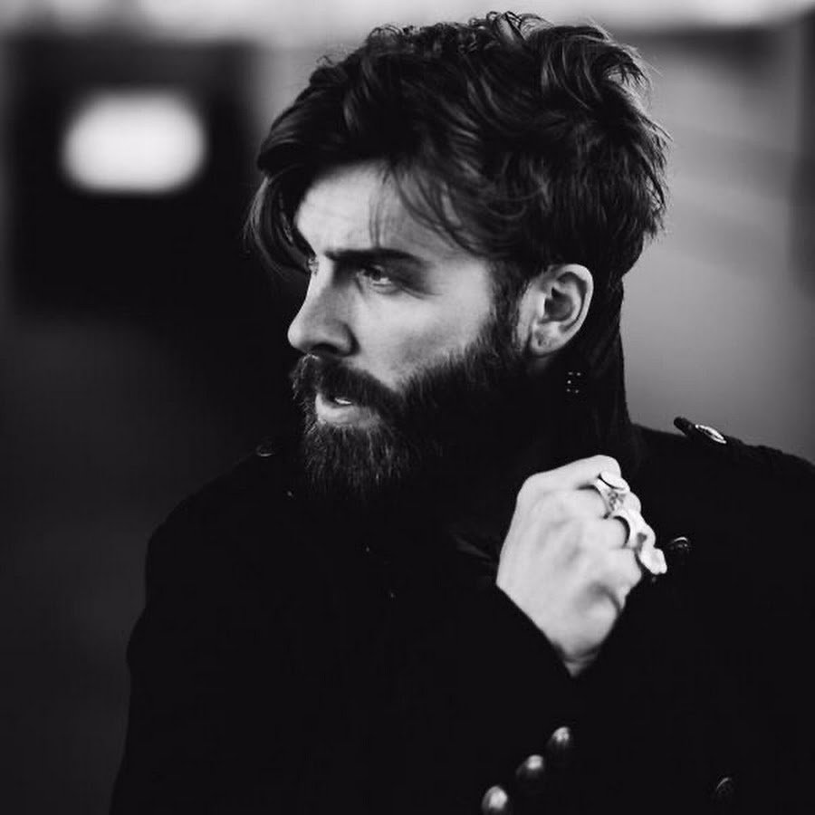 Мужчины черноволосый с бородой