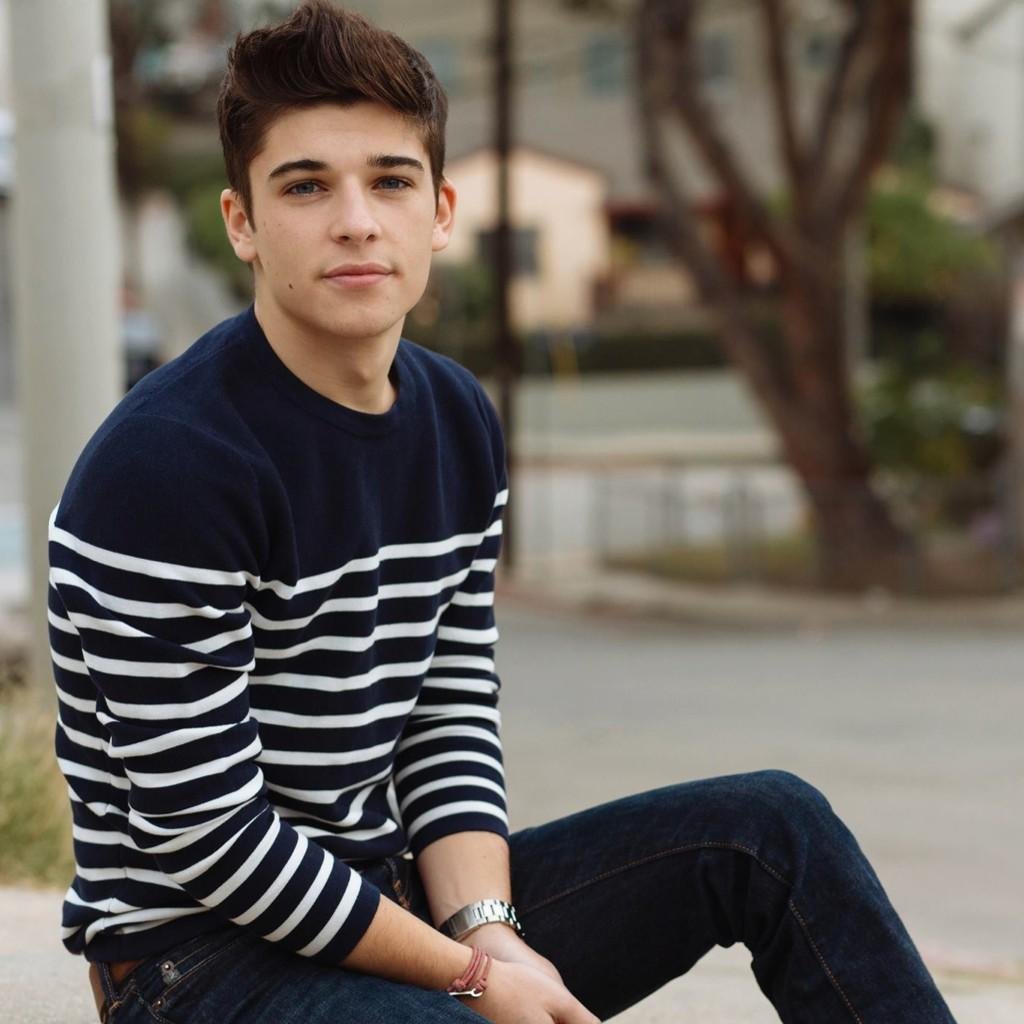 Симпатичные парни подростки