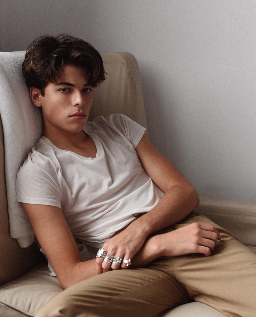 Красивые мальчики брюнеты