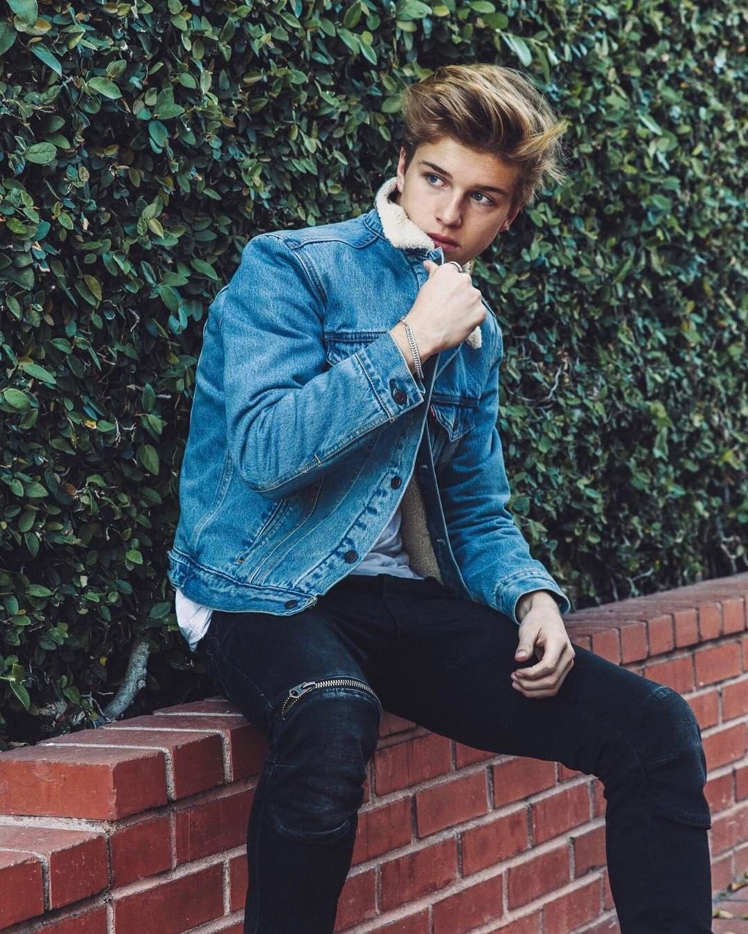 Симпатичные парни подростки