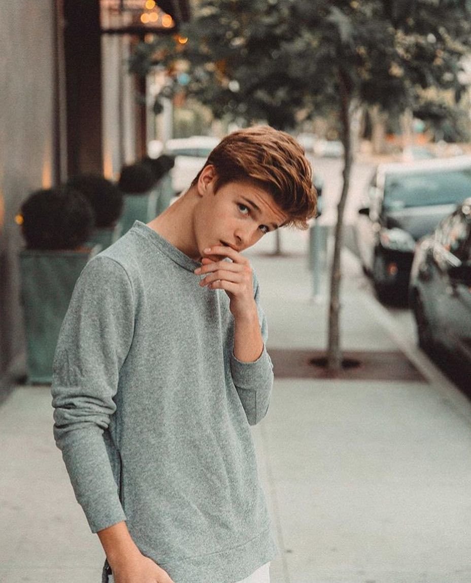 Красивые милые мальчики