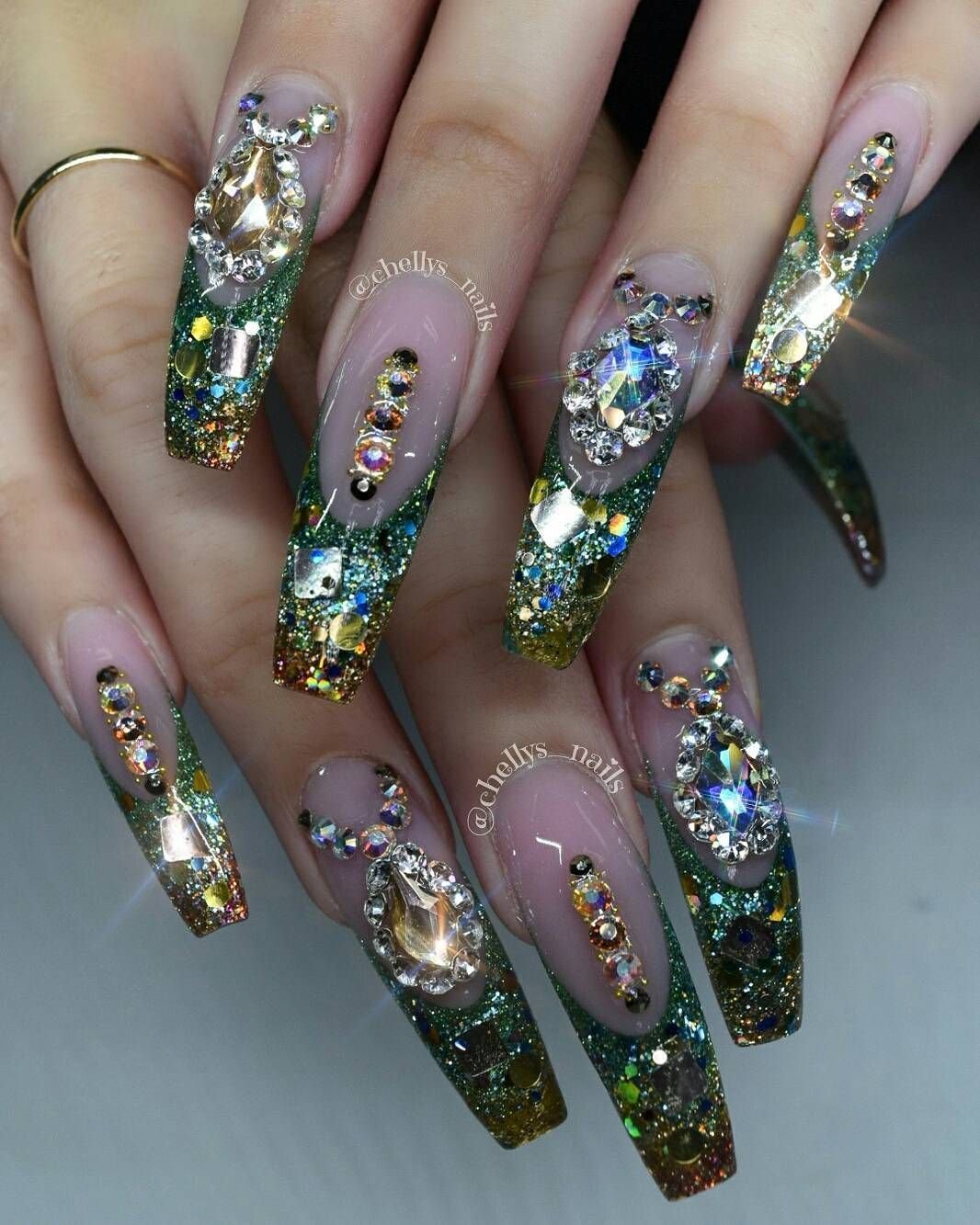 Аквариумный маникюр со стразами