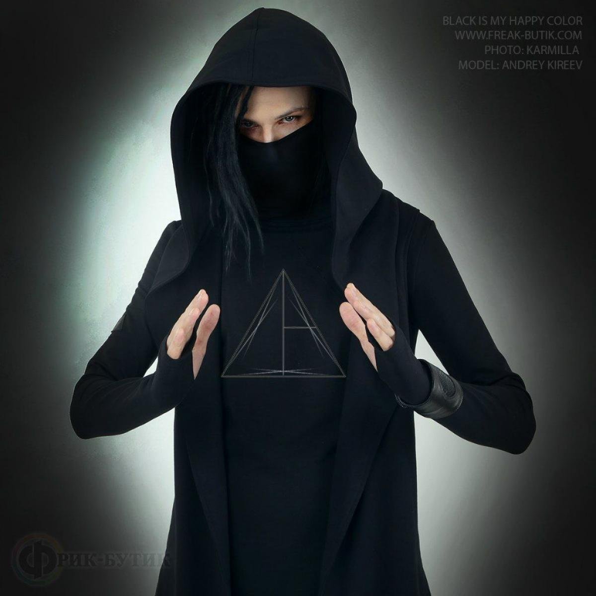 Парень в черной мантии