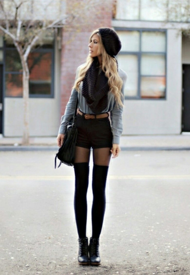 Шорты с черными колготками