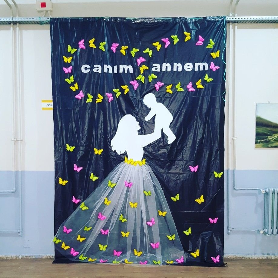 Украшение сцены на день матери