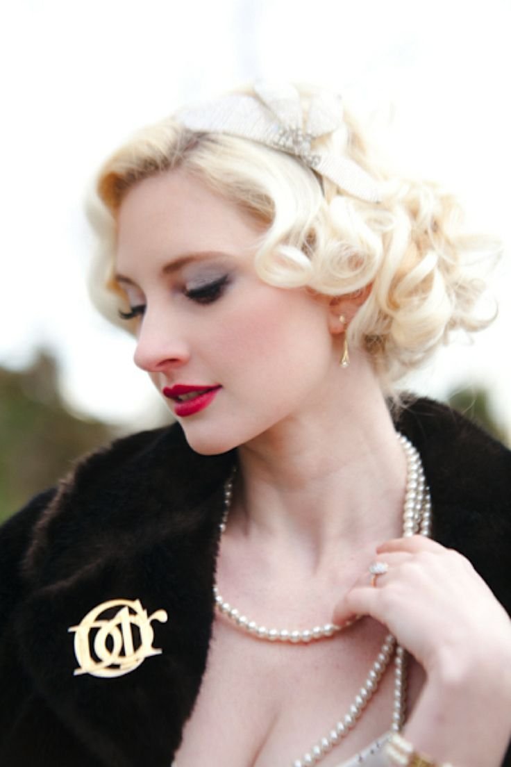 Прическа в стиле Шанель