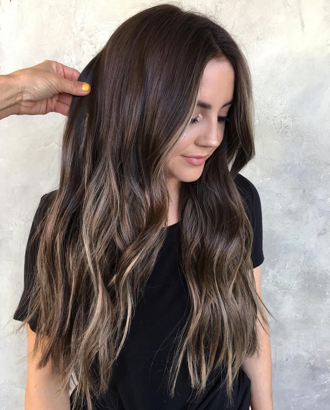 Несколько светлых прядей на темных