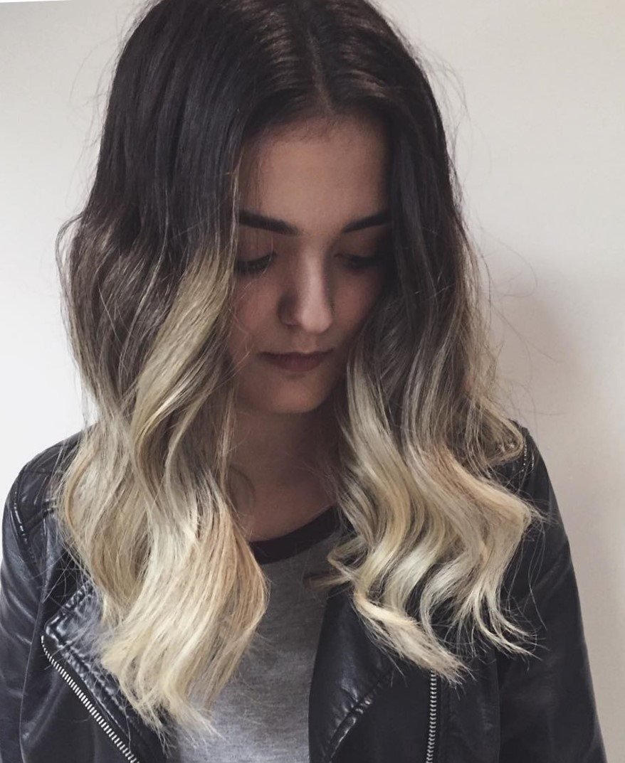 Белые кончики на темных волосах