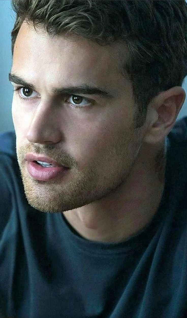 Тобиас Итон актер