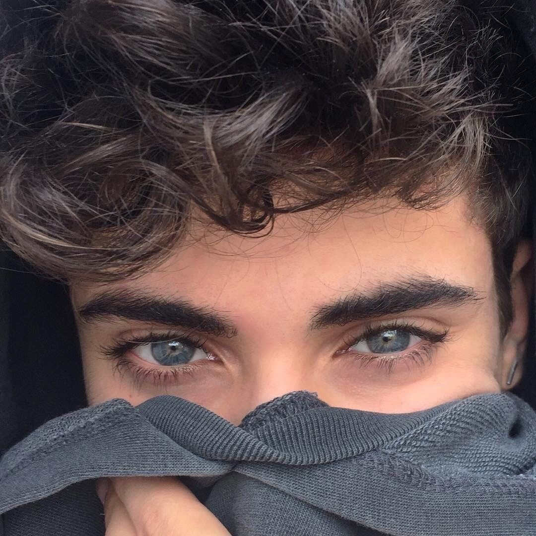 Длинные ресницы у парней