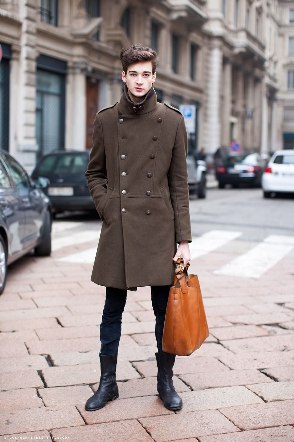 Парень в пальто