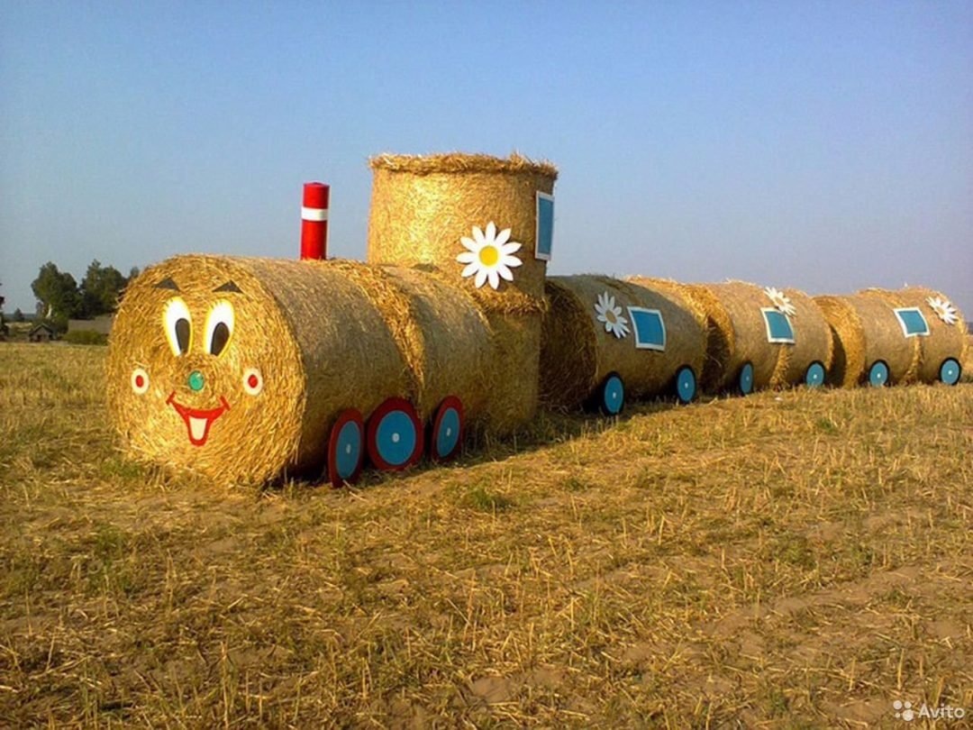 Из рулонов соломы