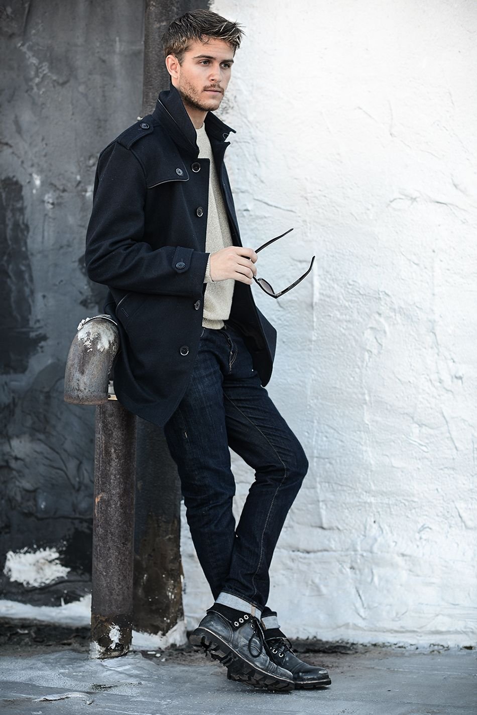 Адам Галлахер лук пальто