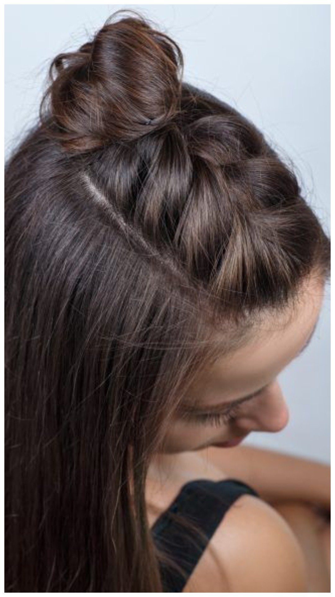 Косы на макушке и распущенные волосы