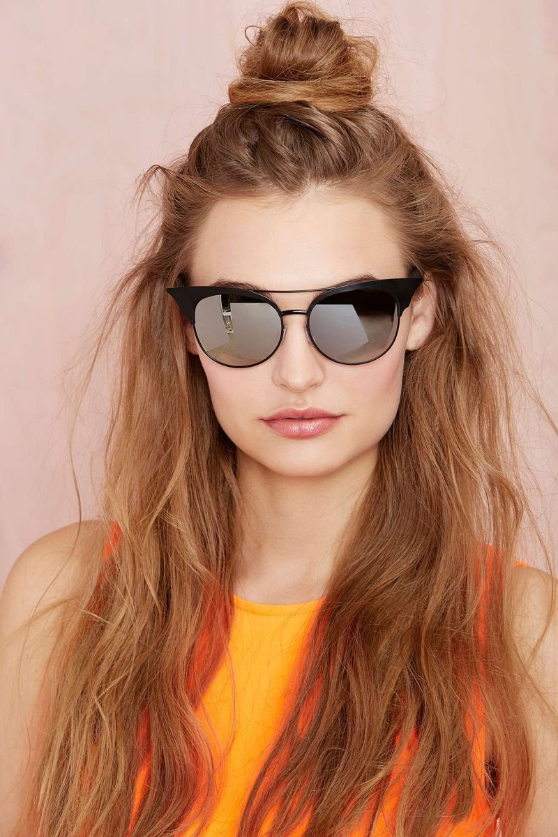 Маленький пучок на макушке