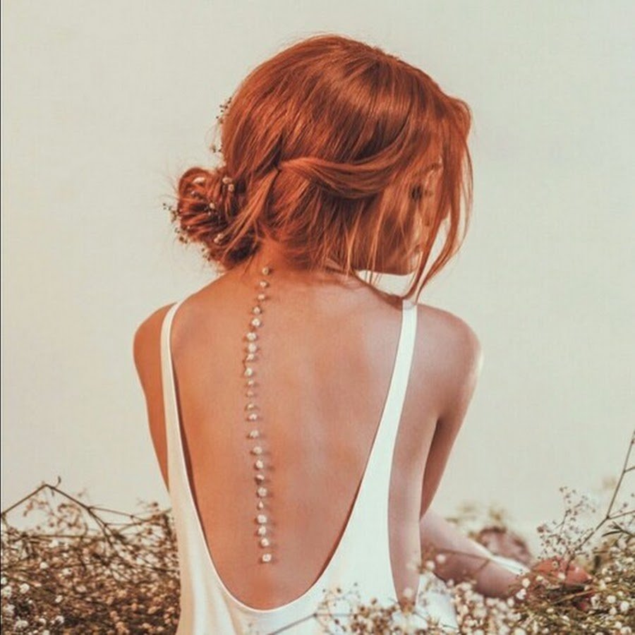 Картинка девушка со спины шатенка