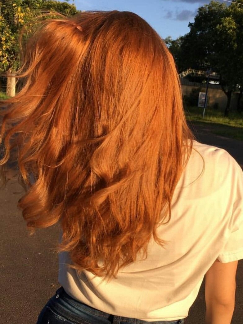 Рыжие волосы со спины