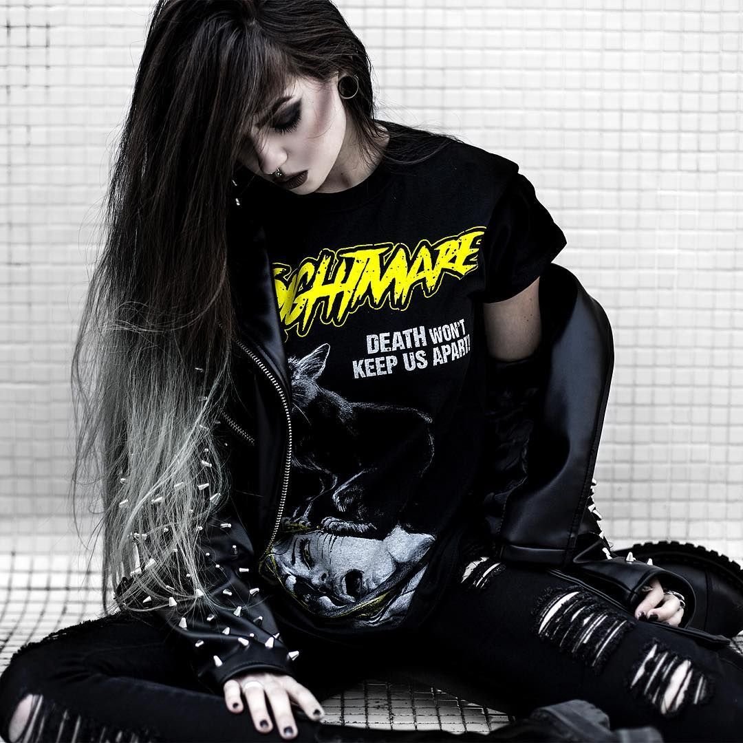 Девушка рокер