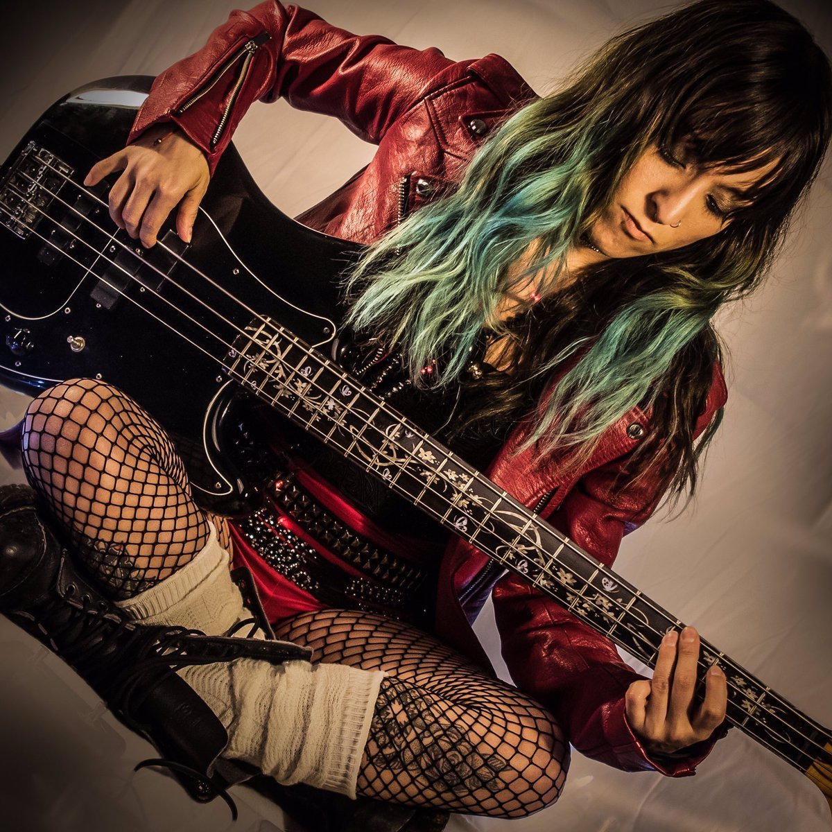 Jassy j гитарист