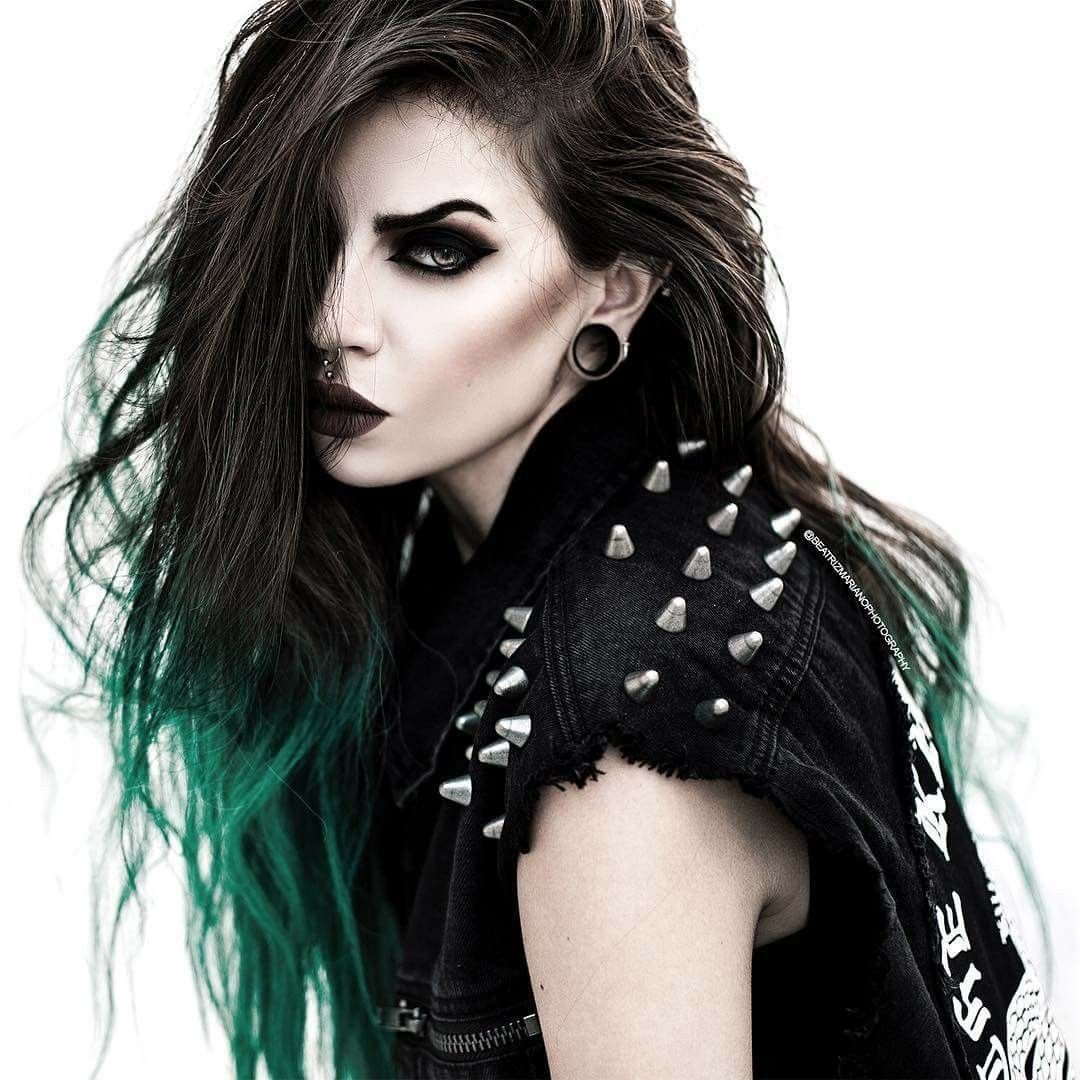 Goth Грандж прическа