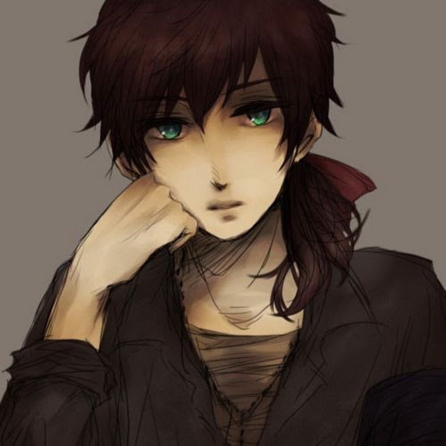 Парень с каштановыми волосами и зелёными глазами