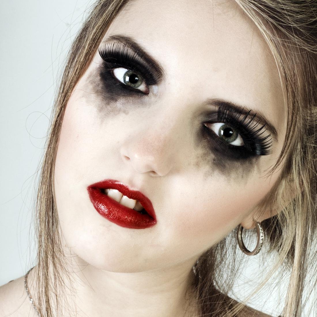 Накрашенная женщина