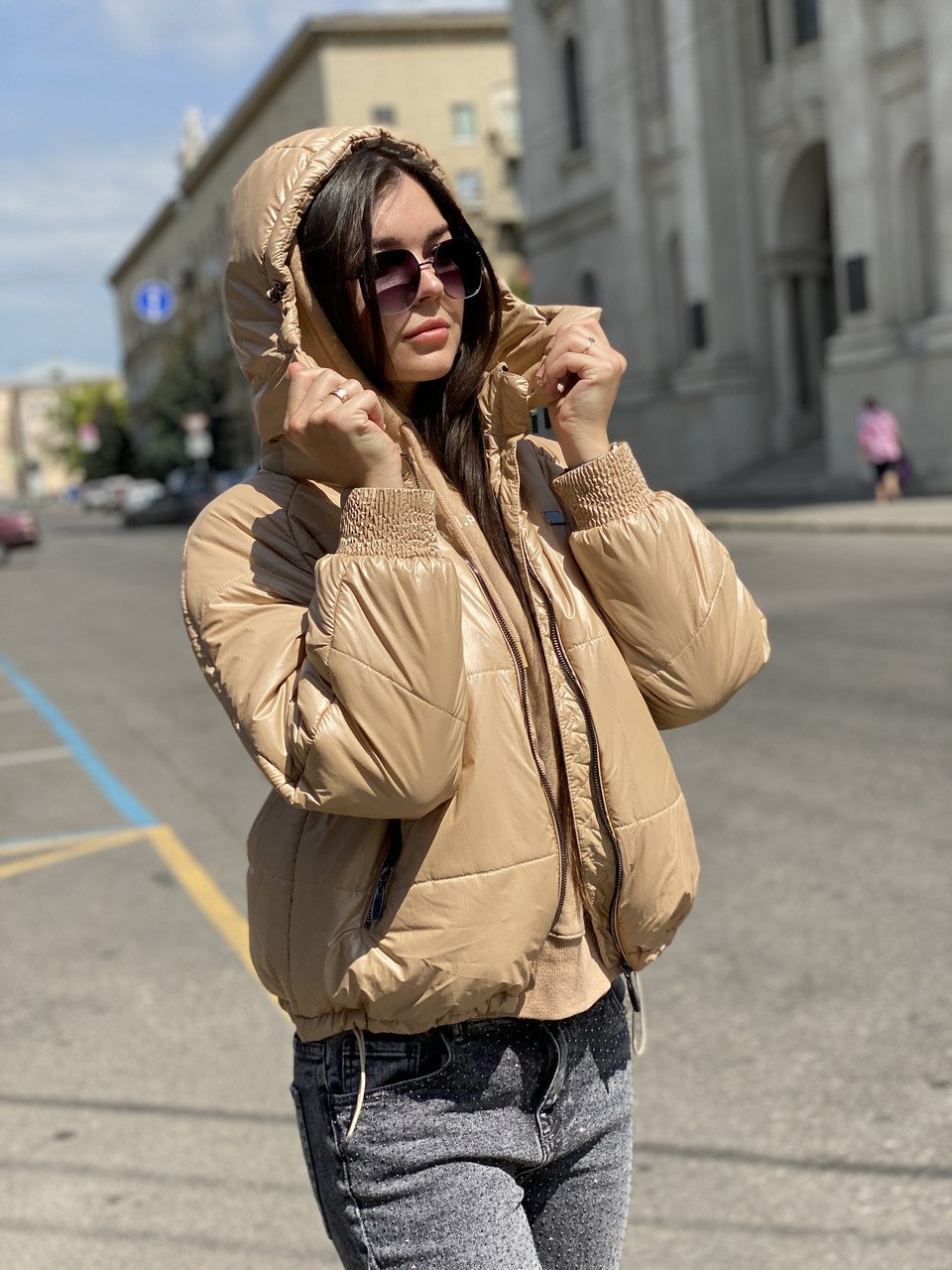 Темно бежевая куртка