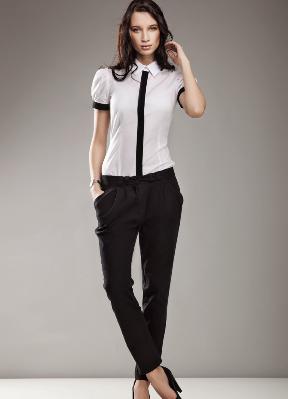 Строгая одежда для девушек