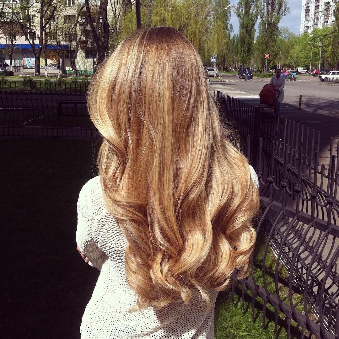 Красивые длинные светлыелые волосы