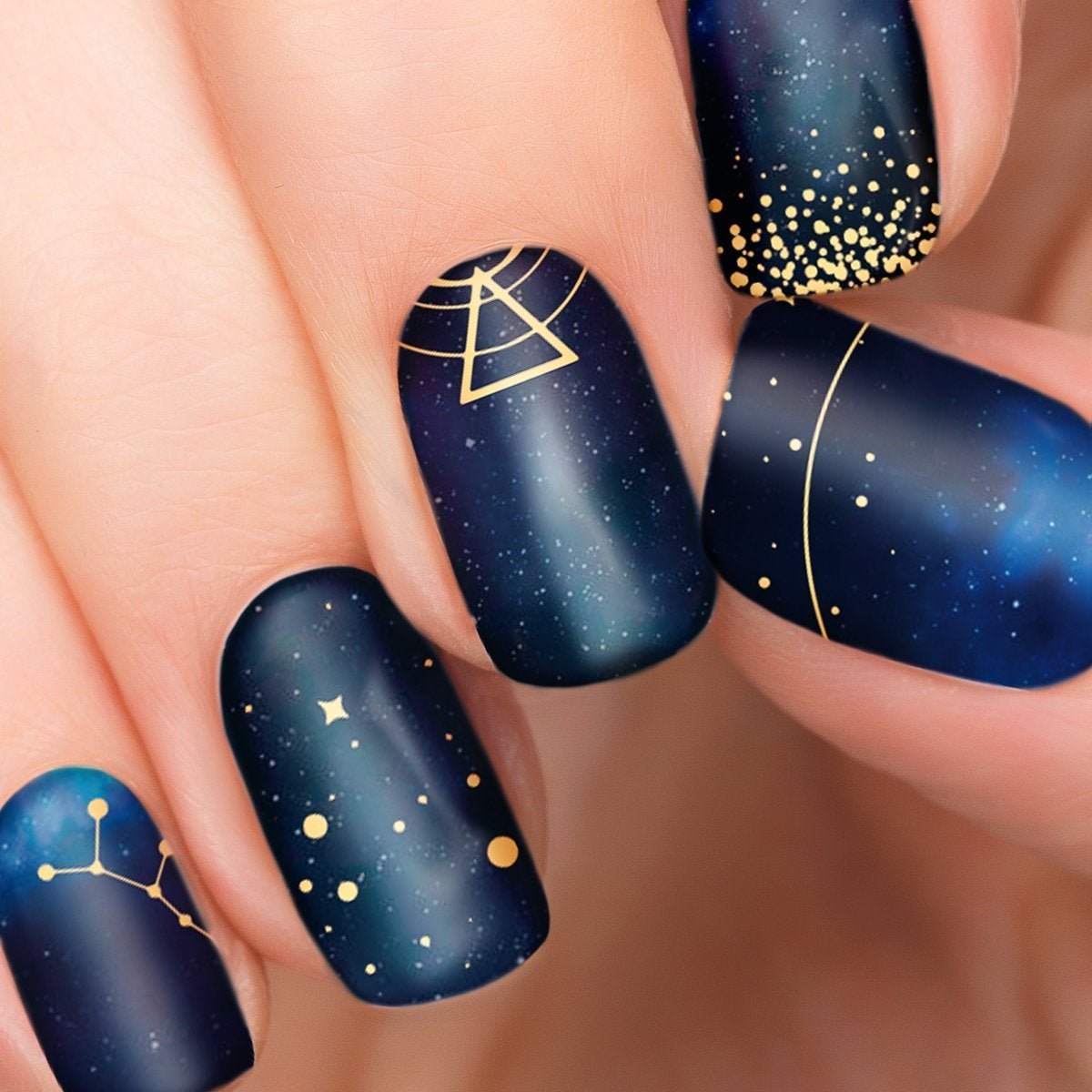 Созвездия на ногтях