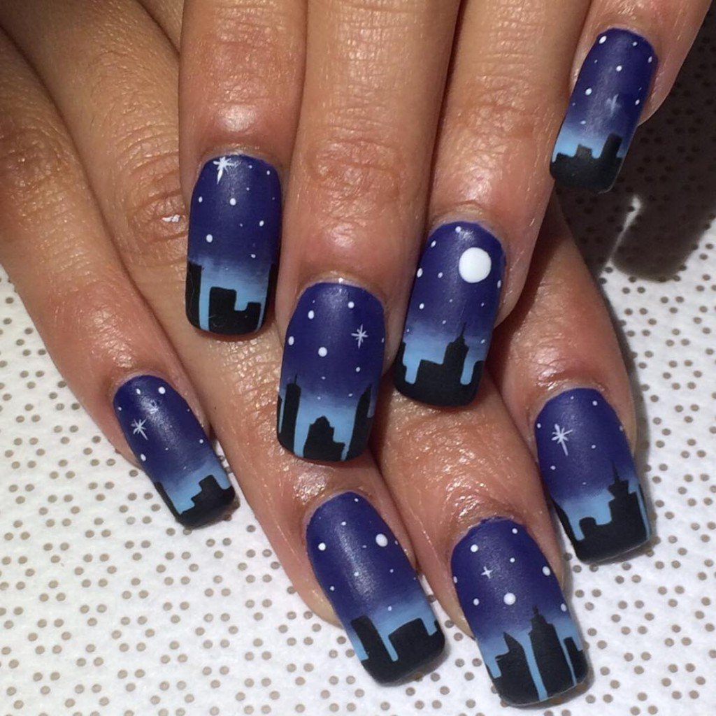 Маникюр в черно синих тонах