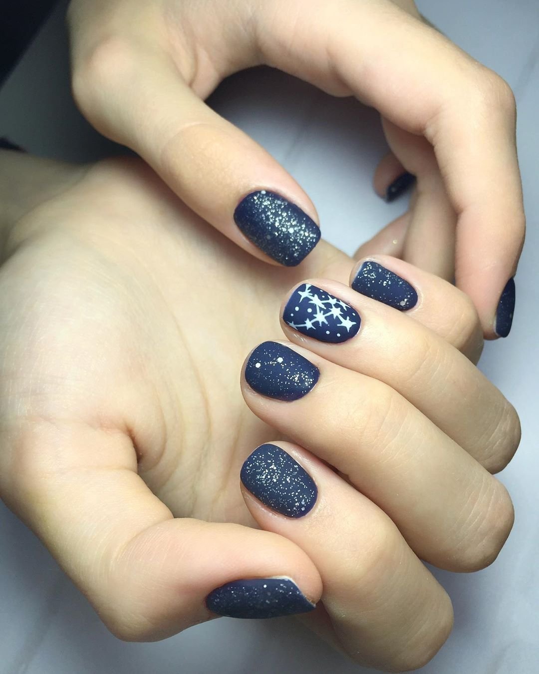 Синие ногти со звездами