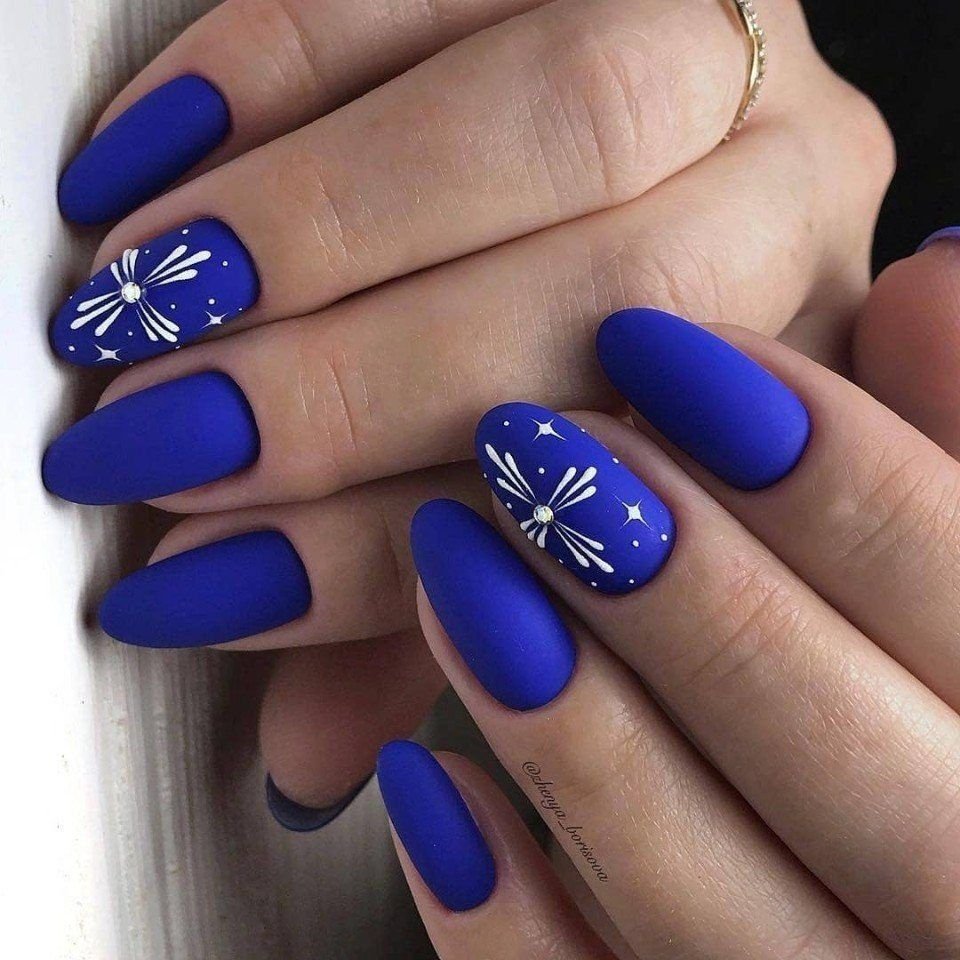 Осенний маникюр синий