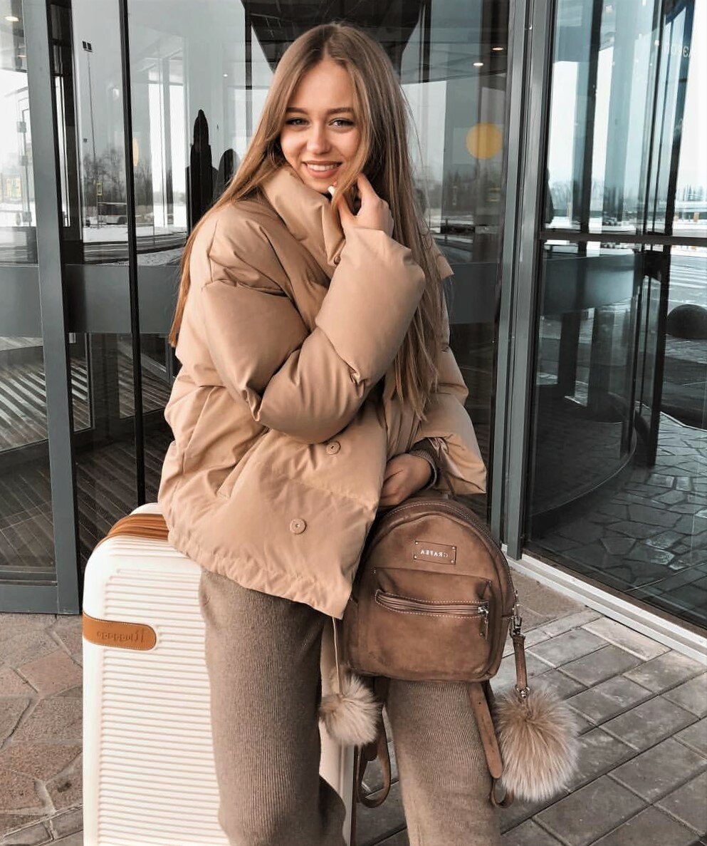 Пуховик бежевый зимний