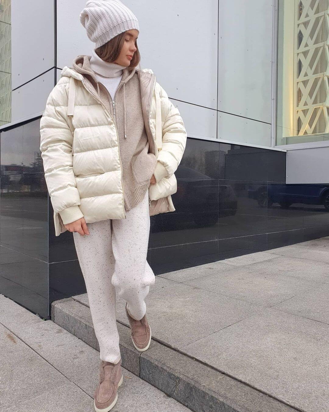 Луки с белым пуховиком