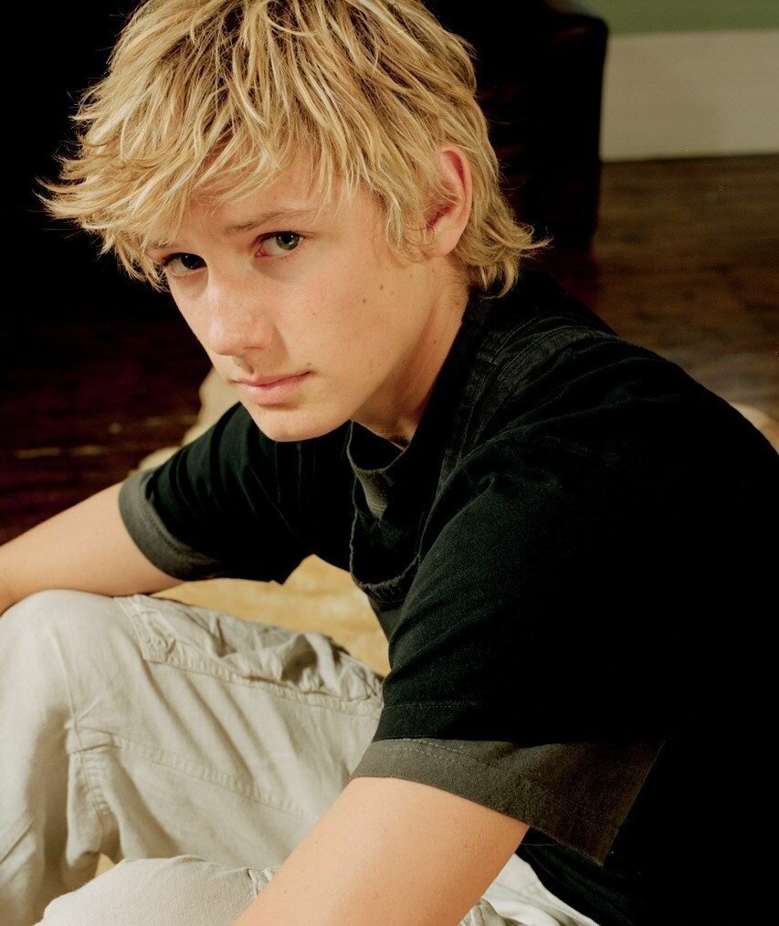 Алекс Петтифер блондин