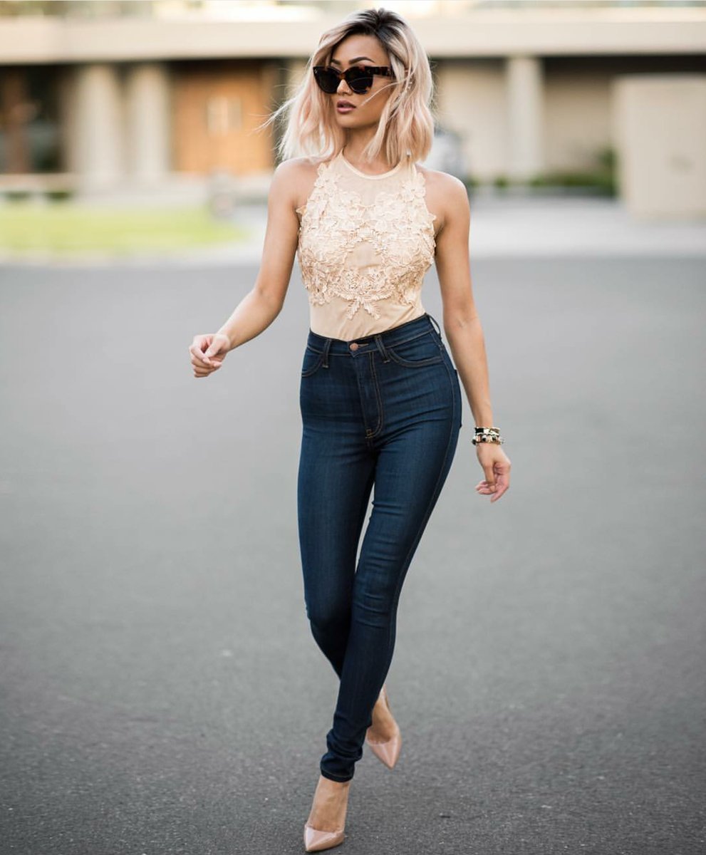 Лук боди и джинсы